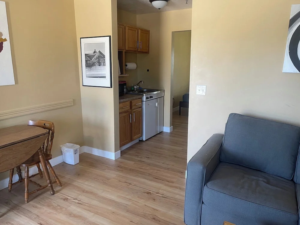 The Kingsley Suites