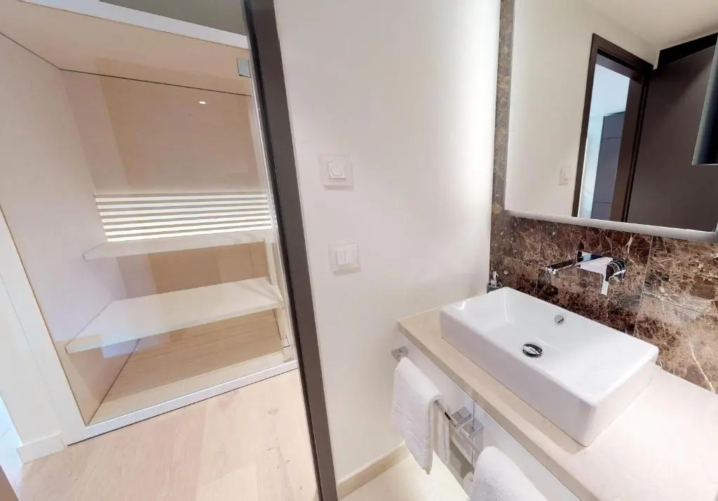 White Pearl Apartment 2.03