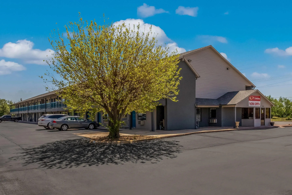 Econo Lodge Inn & Suites Enid South