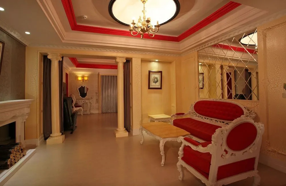 CHATEAU MOTEL
