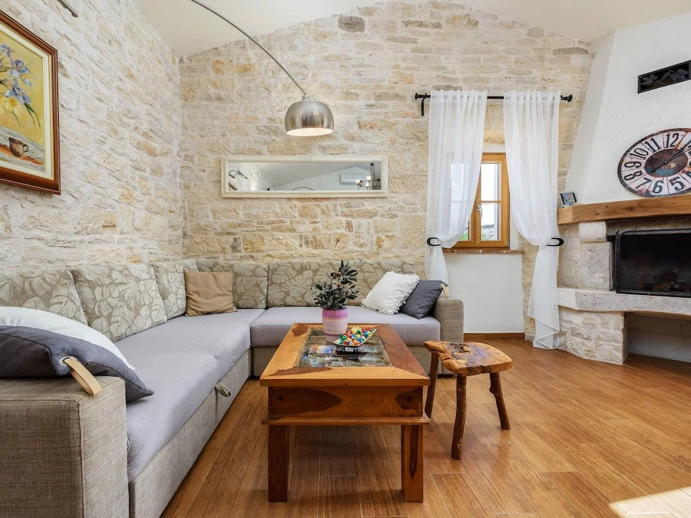 Lovely Stone House With Private Swimming Pool