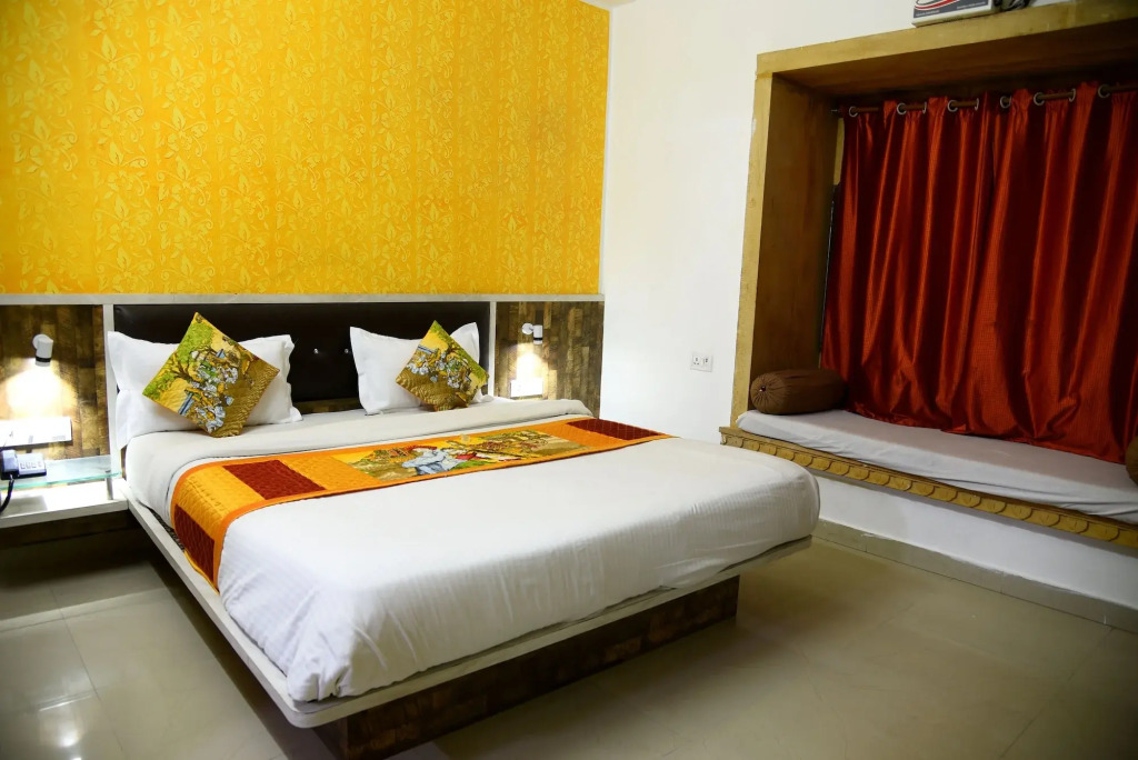 Hotel Marina Mahal with Swimming Pool