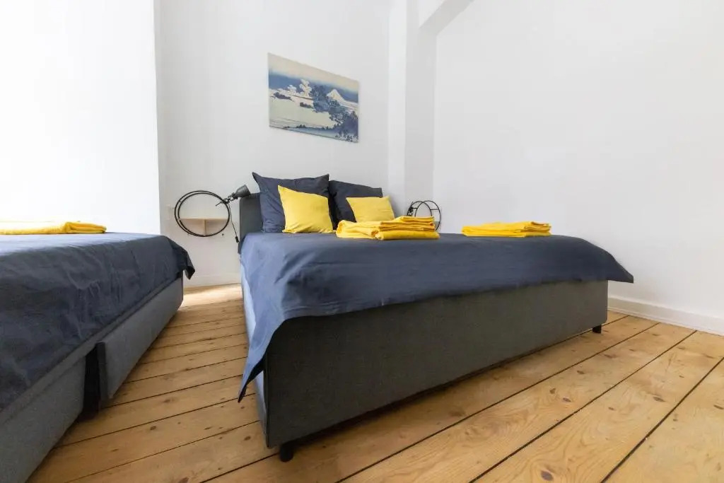 Spacious Apartment for 10 in great location