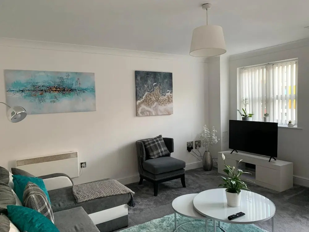 Absolute Stays At The Qube - Families Contractors, Free Wifi