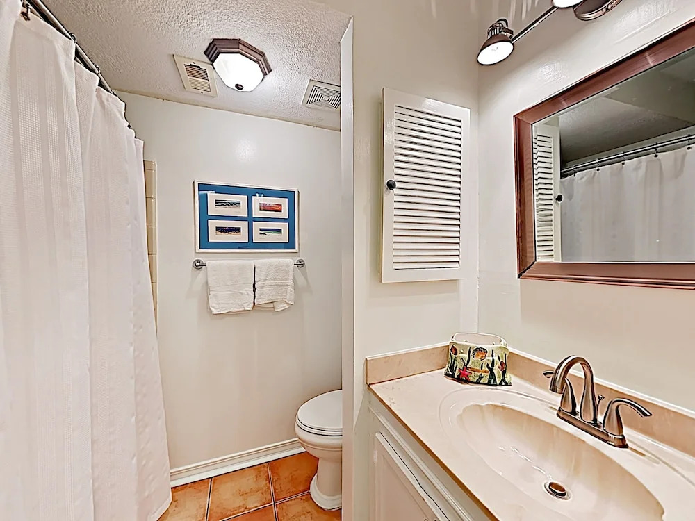 New Listing! Gulf Oasis W/ Pool - 1 Block To Beach Condo