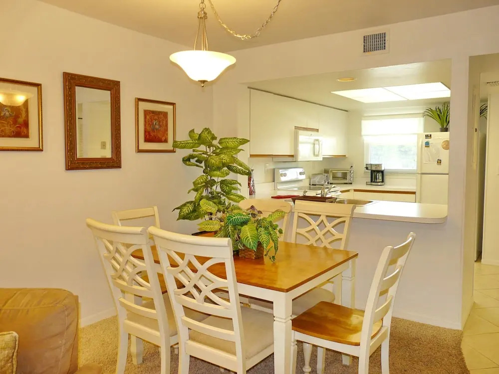 Peaceful Condo With Pool Across From South Beach