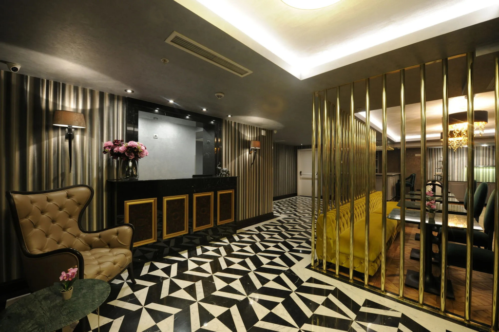 Le Petit Palace Hotel - Special Category