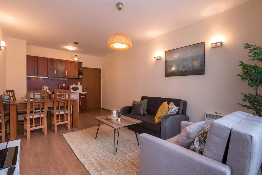 Charming Ski Apartments Near Gondola & Bar Street, Cedar Lodge 1 Complex