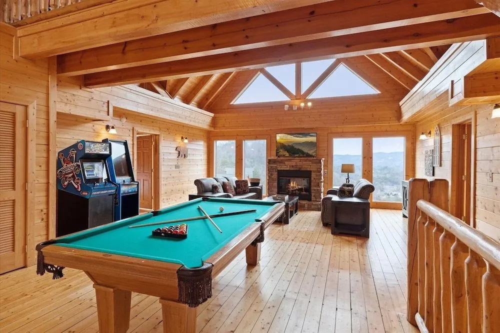 Blue Ridge Refuge 8 Bedroom Cabin by Redawning
