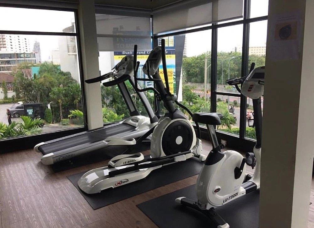 Stylish Low-floor 2-bedroom Sea-view Condo at Dusit Grand Condo View
