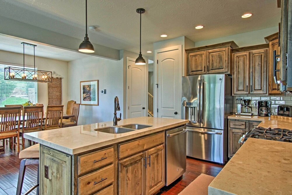 Edgewater Townhome ~ 7 Mi to Snowbasin Resort
