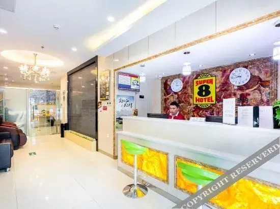 Super 8 Hotel (Beijing Bird's Nest Wukuang Building)