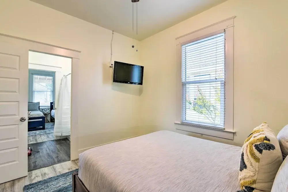 1/2 Mi to Beach & Seawall: Galveston Getaway!