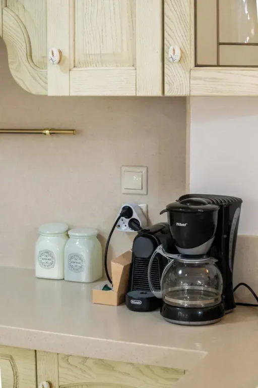 2BR hot tub prvt parking near metro
