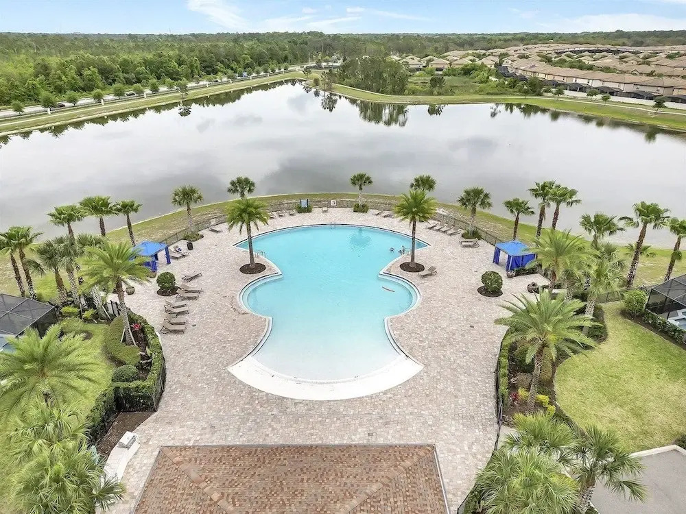 2440-5-td-perfect Villa at Windsor