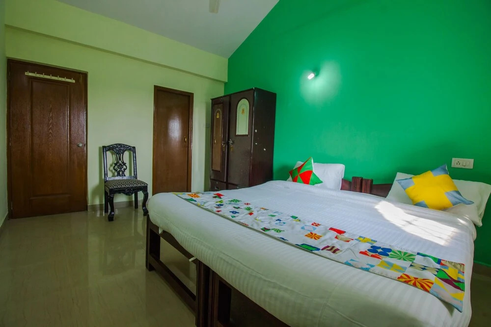 OYO 17201 Home Spacious 2BHK Miramar Beach
