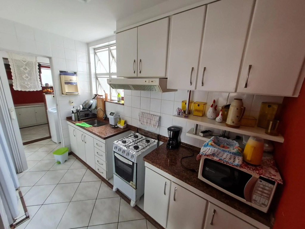 Casa Super Agradável, 250 metros da praia da Areia Preta, cinco quartos com ar, wifi, garagem, completa
