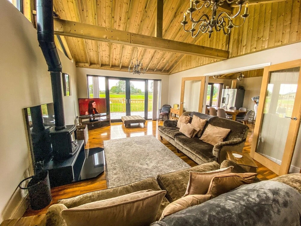 4bed Lodge Sleeps8-pet Friendly-hot Tub-log Burner