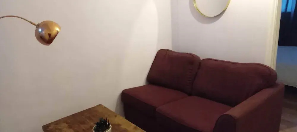 Lovely 1 Bedroom Flat 5 Minutes Walk From Station