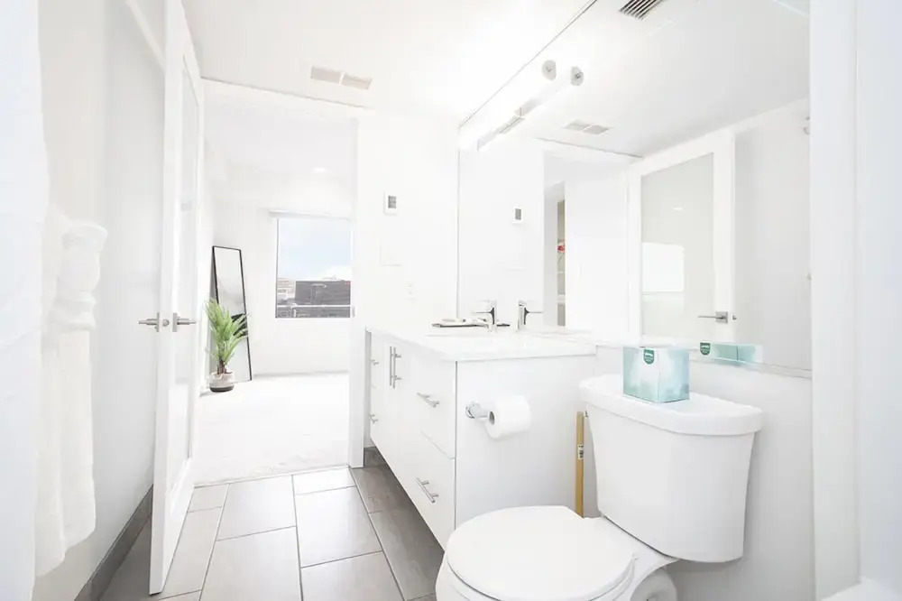 Spectacular 2bedroom and 2bath Penthouse With Parking