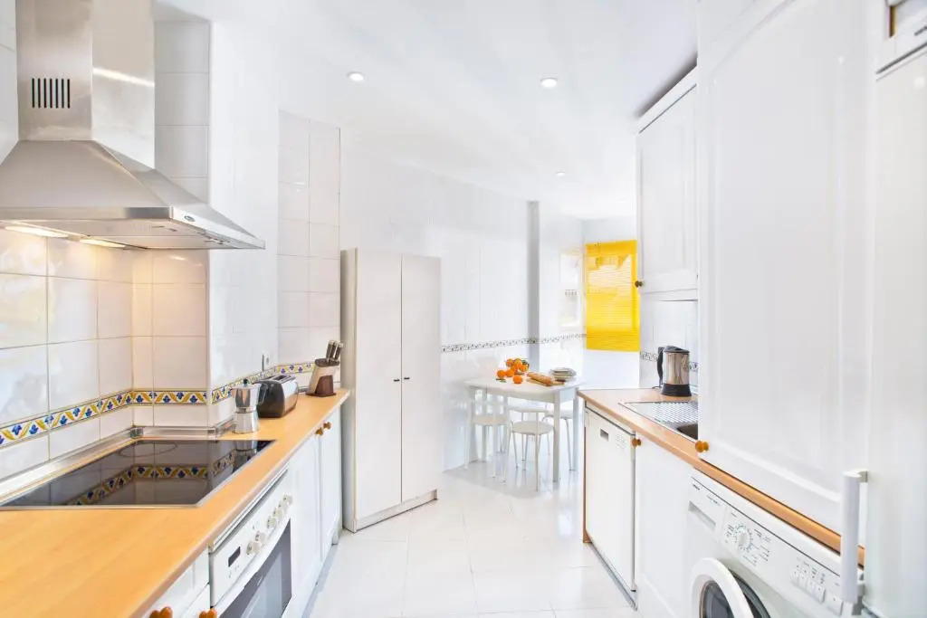 Los Olivos 2 bedroom apartment - sleeps 6 Nr San Pedro/Estepona/Marbella