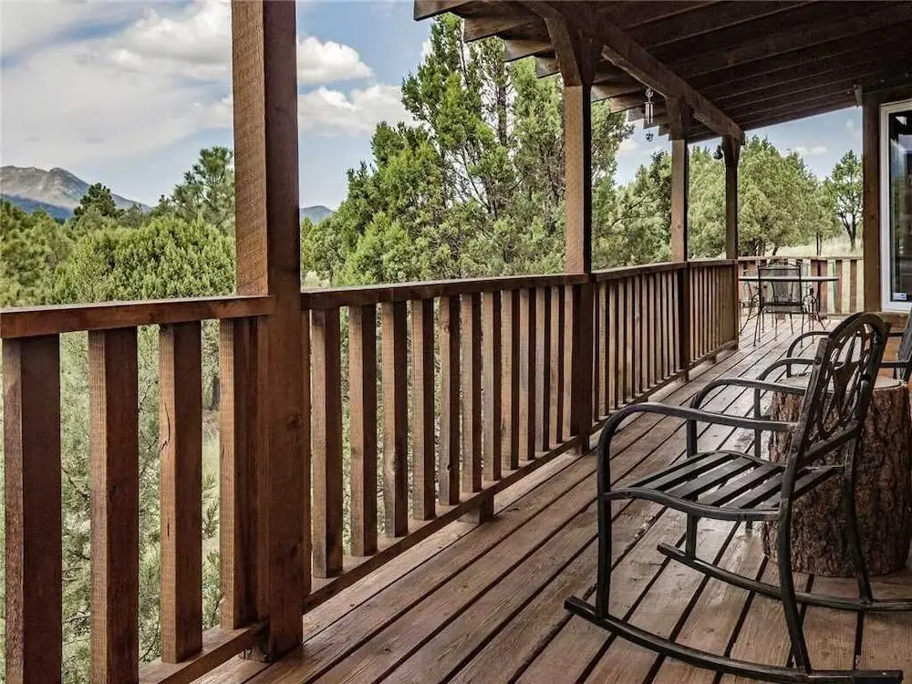 Log Heaven - Three Bedroom Cabin with Hot Tub