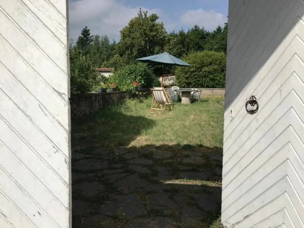 Maison calme avec grand terrain, proche commodités et sites médiévaux - FR-1-582-133