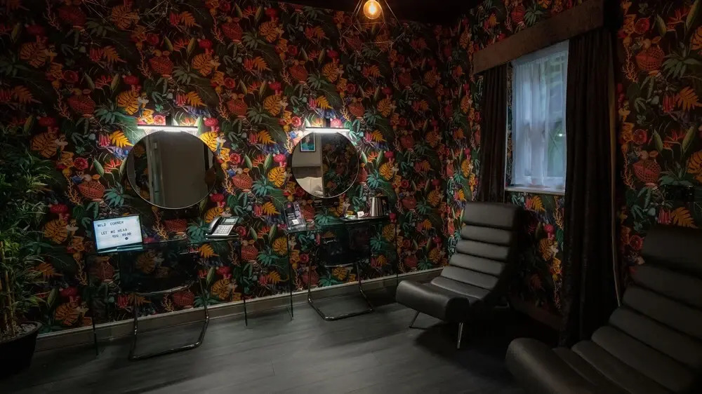 Hotel 105