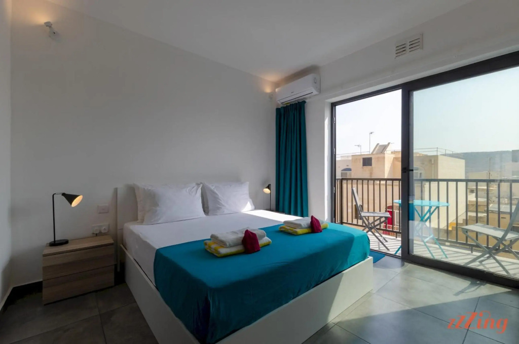 2 Bed Apartment w Distant Sea and Country Views