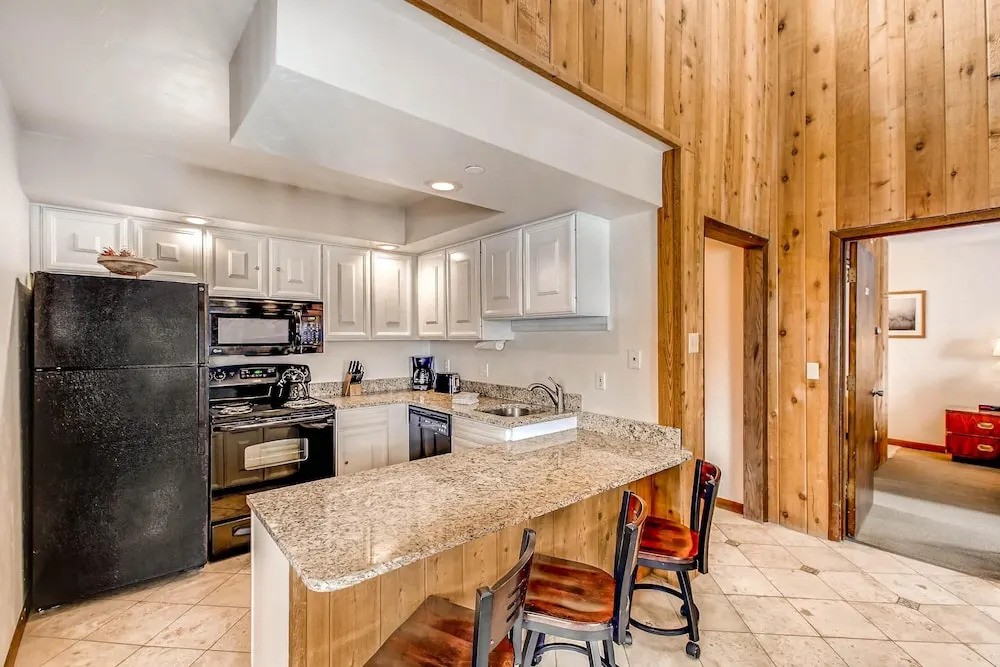 Westwind 403 1BD 2BA Gold Condo