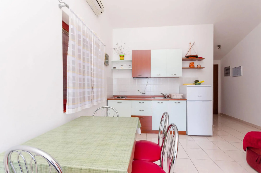 Apartments Mladen