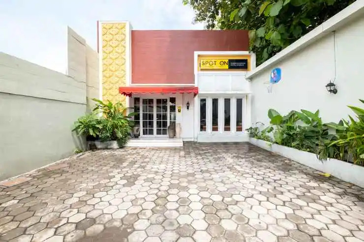 SPOT ON 2419 Rumah Nugraha Hotel Syariah