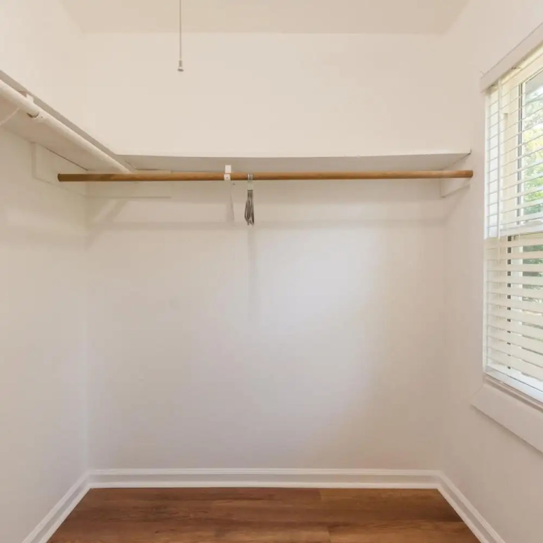 Beautiful Large Newly Renovated 5 Bedroom House