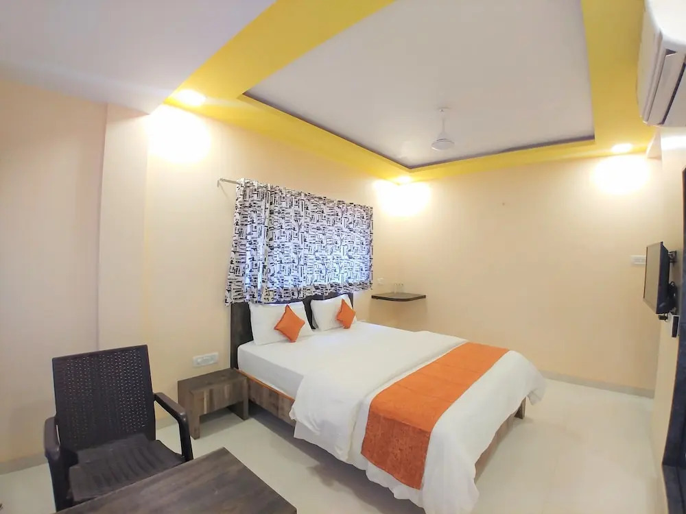 Hotel Mangal Residency Lonavala !! 600 Mts From Lonavala Railway Station !! Couple Friendly !!