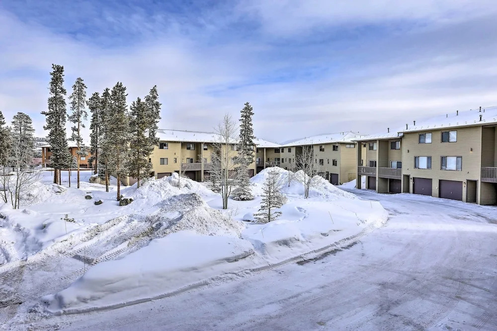 8 Mi to Copper Mtn: Sleek Frisco Townhome w/ Views