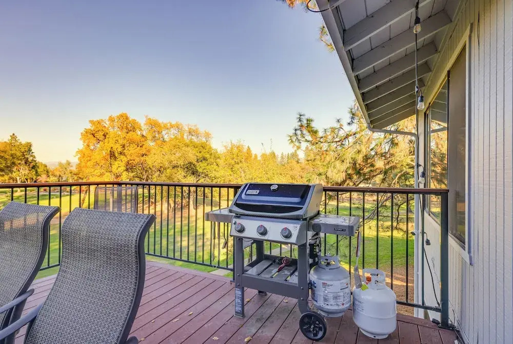 Groveland Home w/ Deck: 2 Mi to Pine Mountain Lake