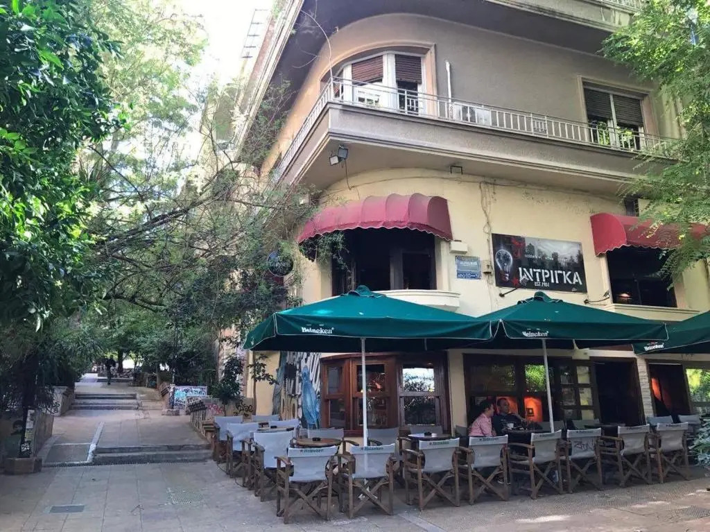 Art island house