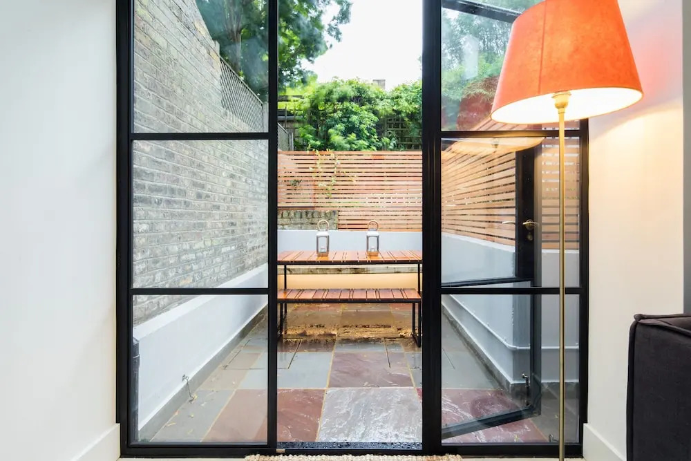 Quiet Classical/modern Designer Garden Flat