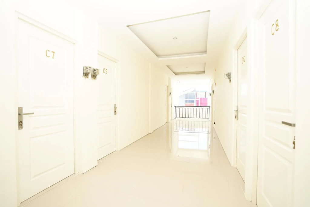 Urbanview Erga Family Residence Syariah Surabaya by RedDoorz