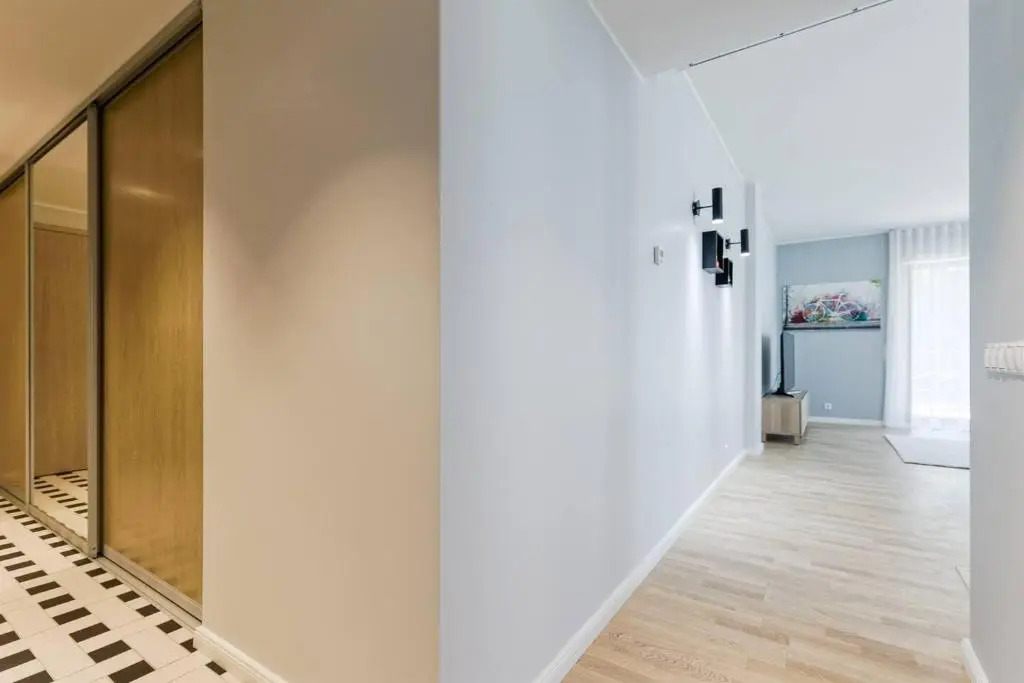 Central apartments, Quiet with Free Parking and AC