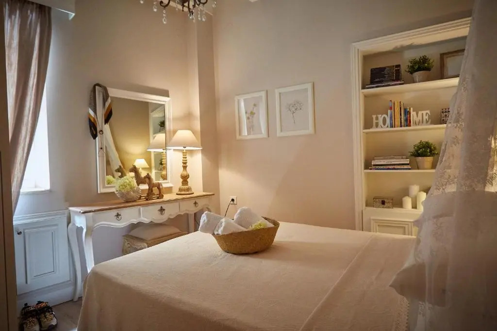 Village House Lianelia Boutique