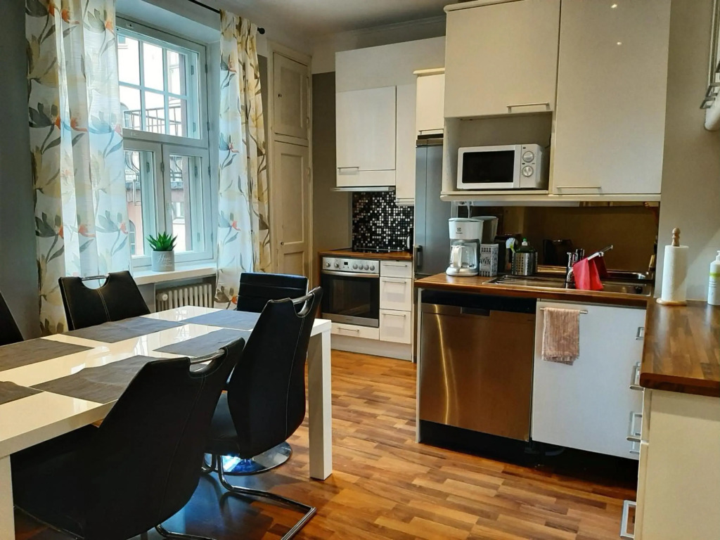Go Happy Home Vilhonkatu 9. Stylish home in the heart of the city centrer