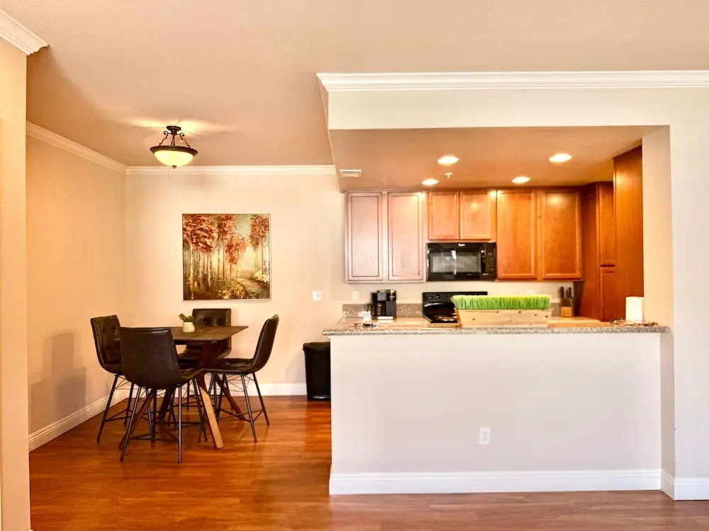 New Luxurious 1BR Apartment Heated Pool Spa Sauna