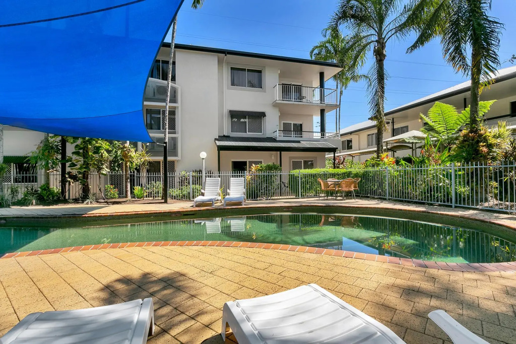 Cairns Reef Apartments & Motel