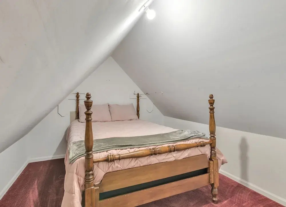 Cute Apartment In The Heart Of The City 2 Bedroom Apts by RedAwning