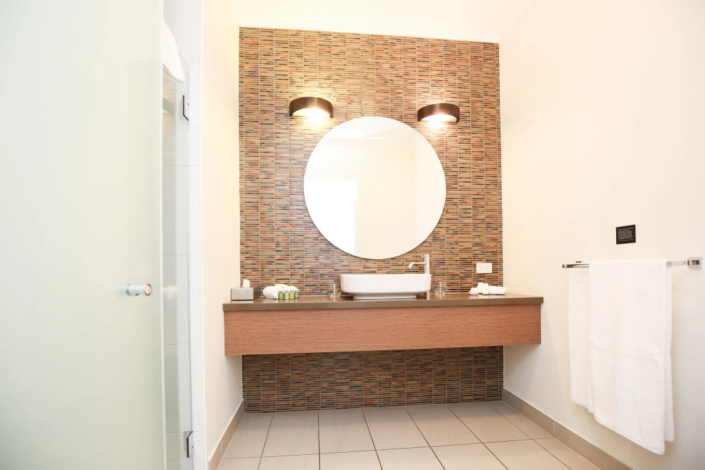 Indulge Apartments - Ontario