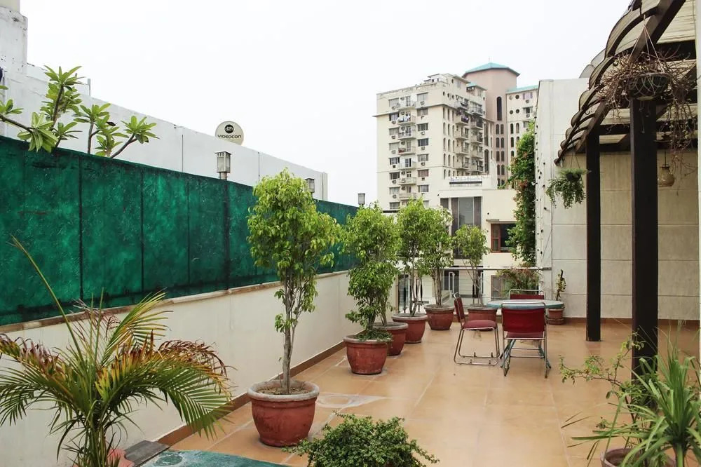 Oyo Premium Galleria Market Dlf 4