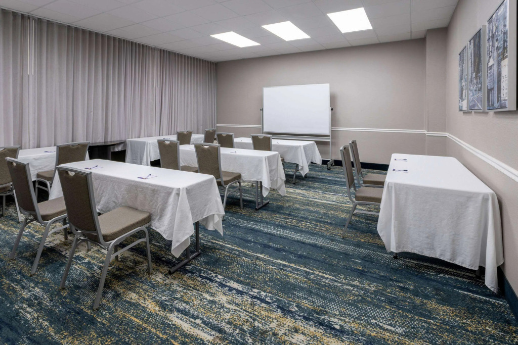 Baymont by Wyndham White Plains - Elmsford