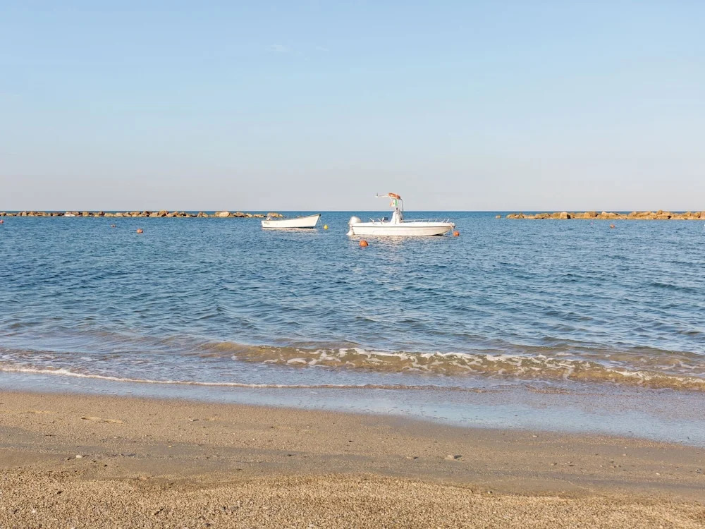Upscale Apartment in Torre Melissa near Beach