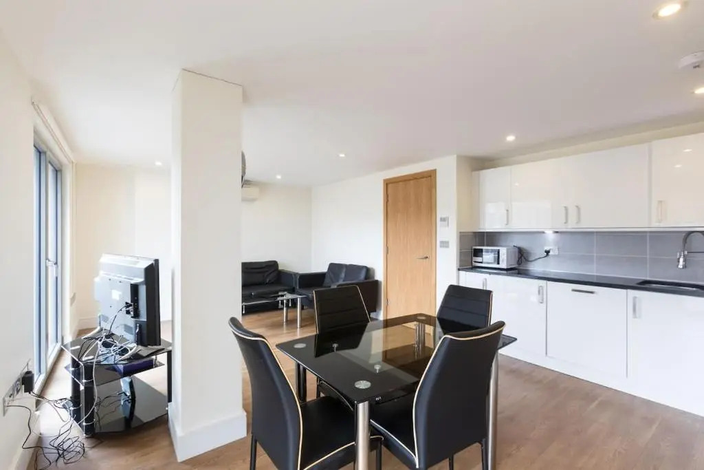 Modern 2 Bed 2 Bath Apartment Hyde Park
